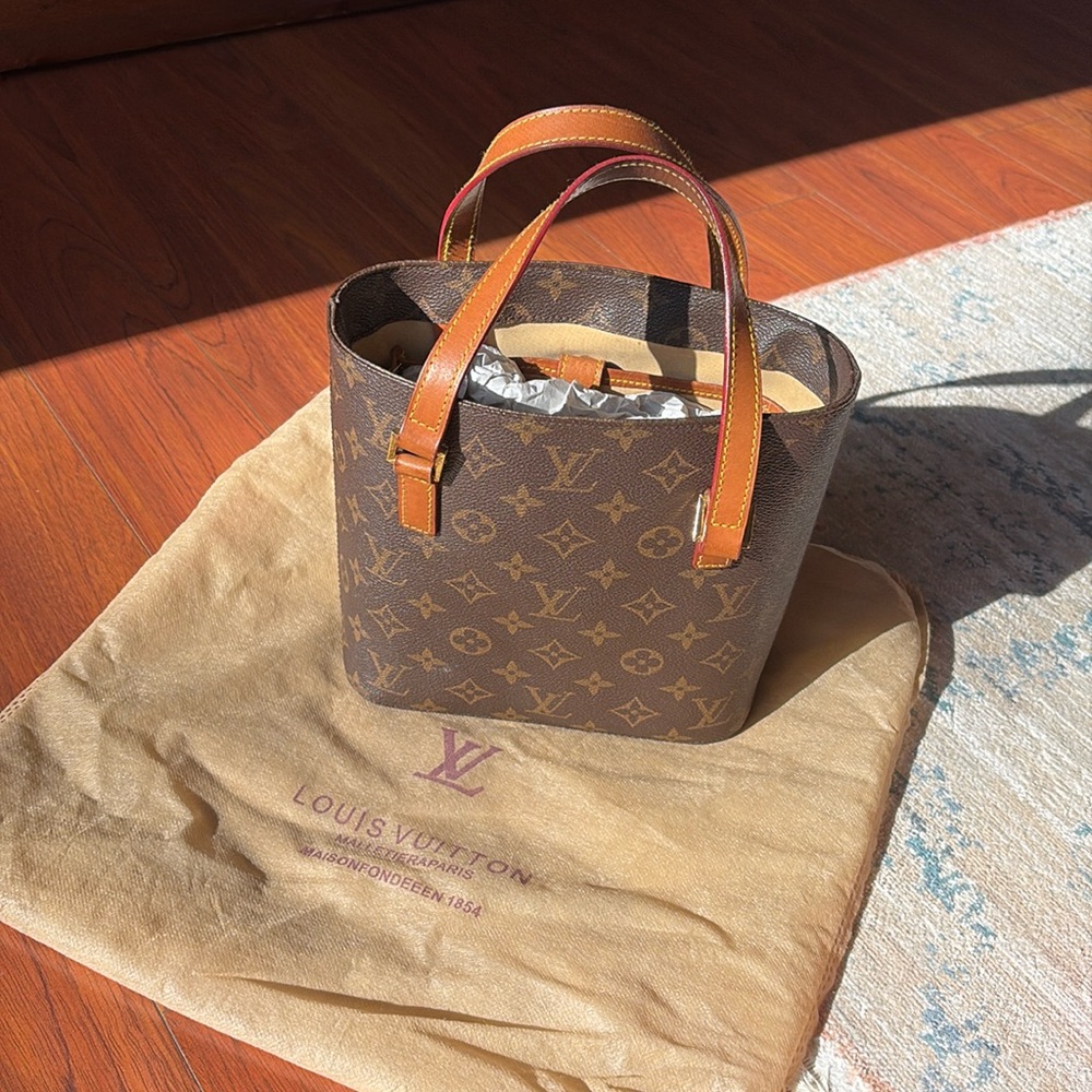 LV small hand bag $$NOT Authentic $$